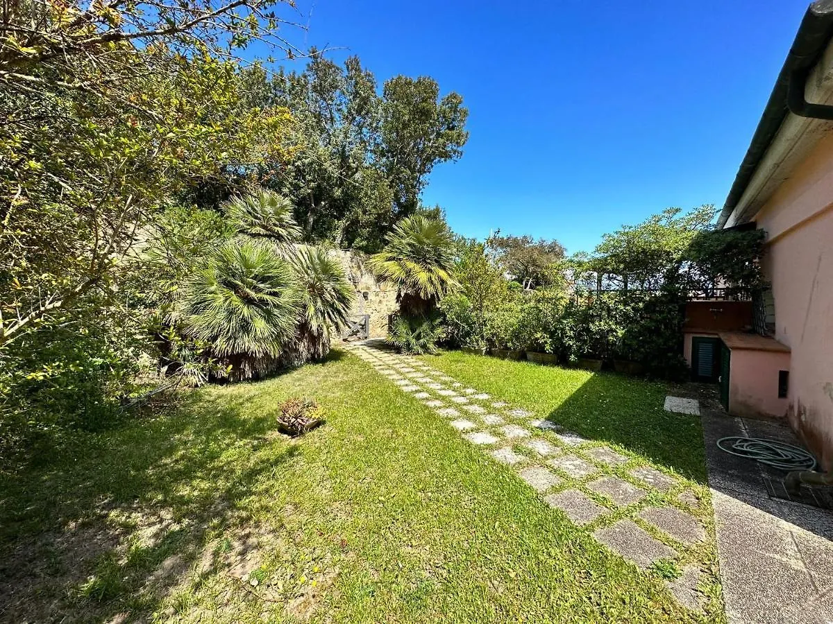 Le Vasche - By The Sea - Nice Apartment Cavo 0*,  Italy