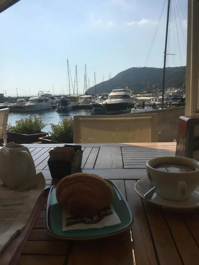 Le Vasche - By The Sea - Nice Apartment Cavo 0*,  Italy